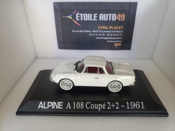 Alpine A108 Coupé 2+2 – 1961 - Vins Rouges Harmonieux pour Chaque Occasion