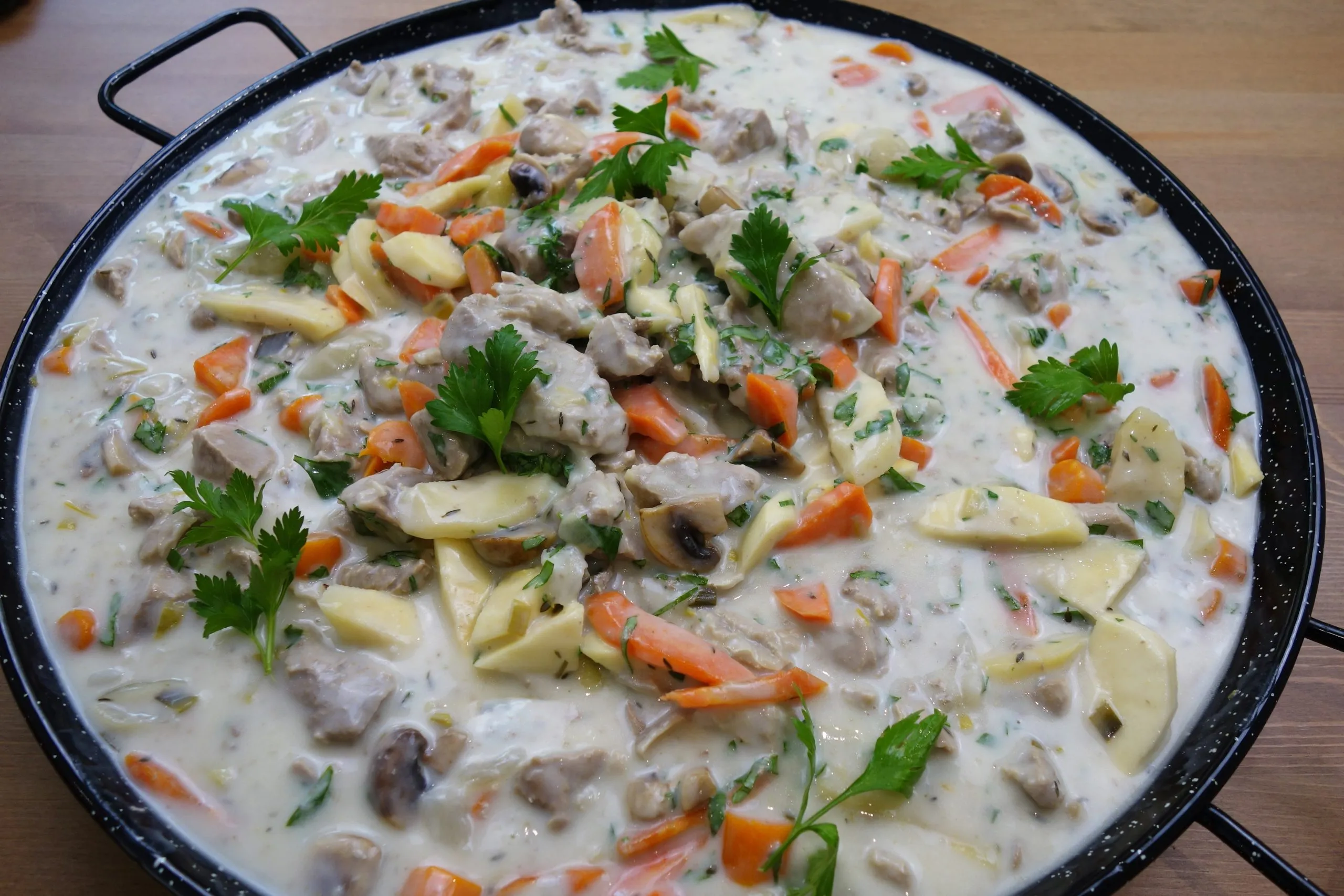 Blanquette de veau à l’ancienne – la part - Vins Rouges Harmonieux pour Chaque Occasion Blanquette de veau à l’ancienne – la part - Vins Rouges Harmonieux pour Chaque Occasion