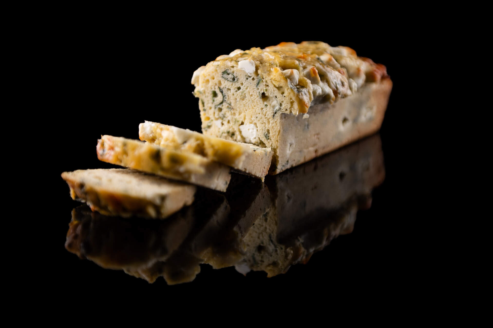 Cake feta basilic - Vins Rouges Harmonieux pour Chaque Occasion Cake feta basilic - Vins Rouges Harmonieux pour Chaque Occasion