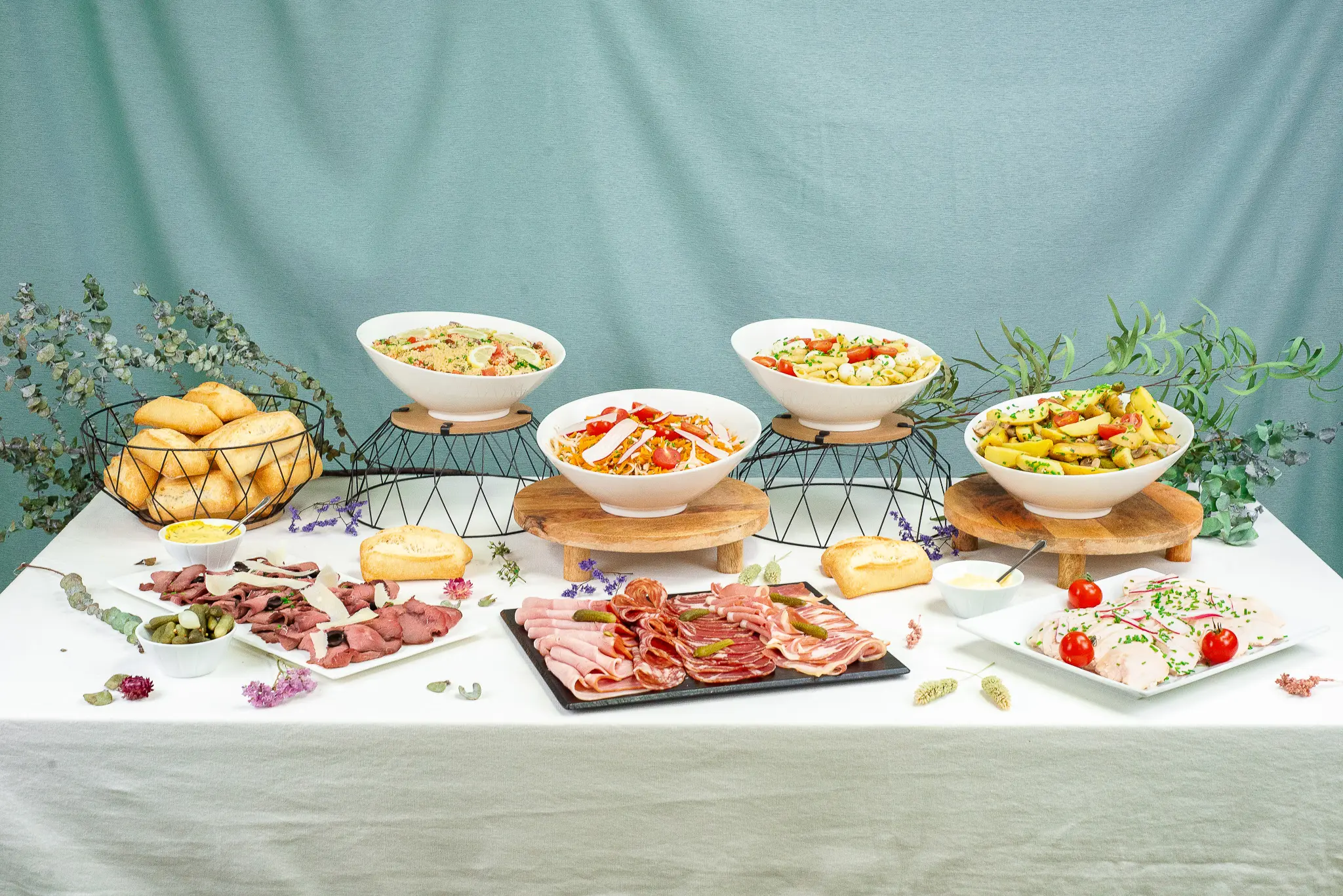 Buffet chaud – 4 salades composées – 3 box gourmandes chaudes - Vins Rouges Harmonieux pour Chaque Occasion Buffet chaud – 4 salades composées – 3 box gourmandes chaudes - Vins Rouges Harmonieux pour Chaque Occasion