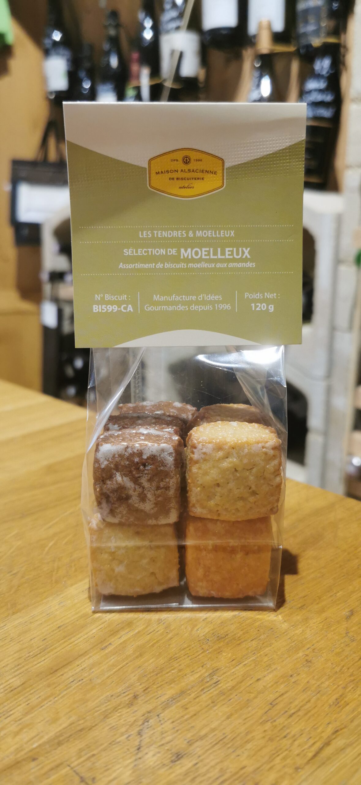 Assortiment de biscuits moelleux aux amandes - Vins Rouges Harmonieux pour Chaque Occasion Assortiment de biscuits moelleux aux amandes - Vins Rouges Harmonieux pour Chaque Occasion