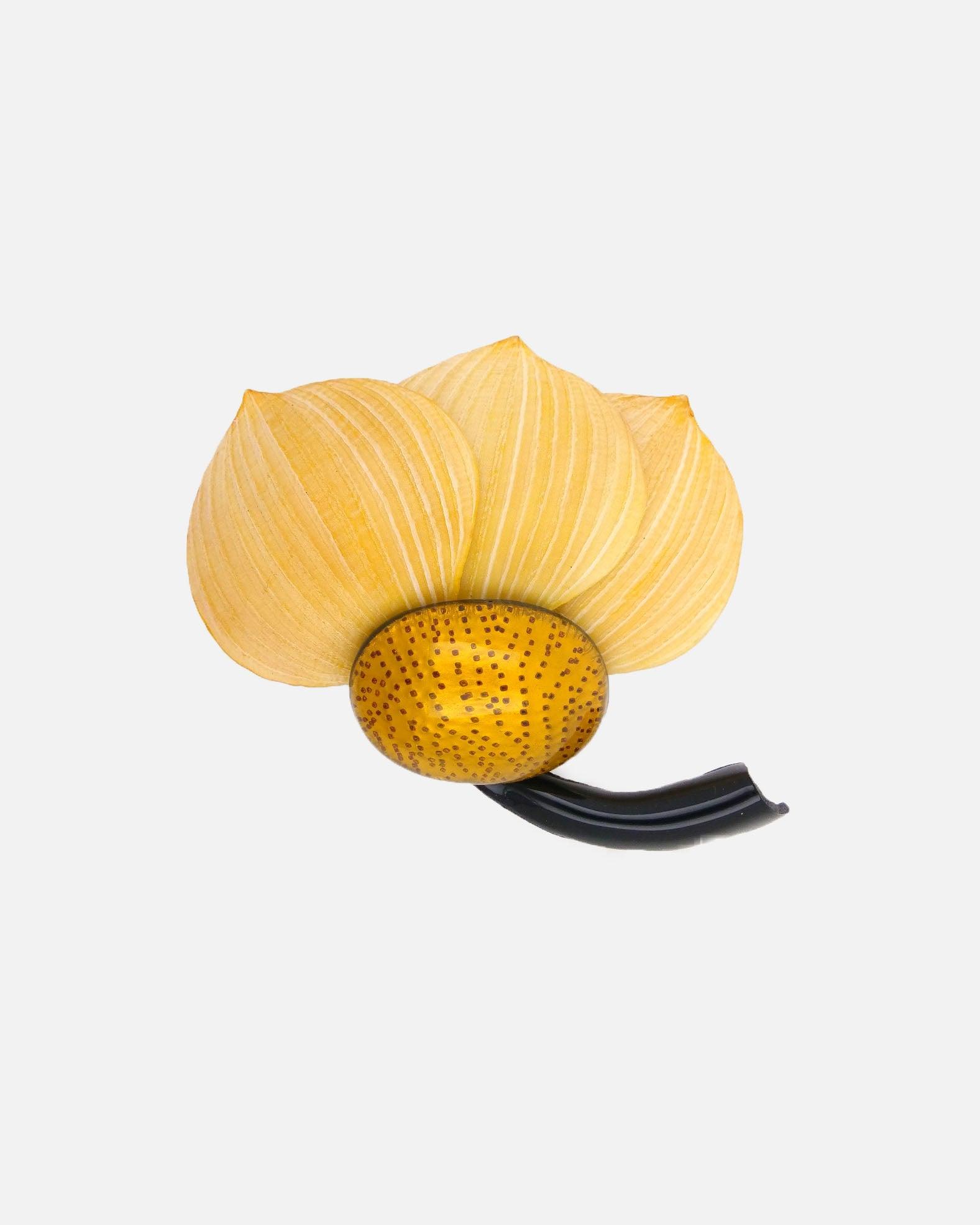 Broche femme originale Tulipier velours - Vins Rouges Harmonieux pour Chaque Occasion Broche femme originale Tulipier velours - Vins Rouges Harmonieux pour Chaque Occasion