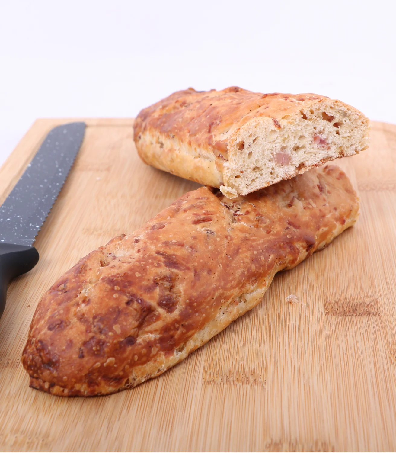 Baguette façon tarte flambée - Vins Rouges Harmonieux pour Chaque Occasion Baguette façon tarte flambée - Vins Rouges Harmonieux pour Chaque Occasion