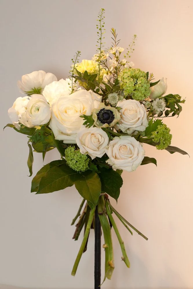 Bouquet Moyennes Tiges Blanc-Vert - Vins Rouges Harmonieux pour Chaque Occasion Bouquet Moyennes Tiges Blanc-Vert - Vins Rouges Harmonieux pour Chaque Occasion