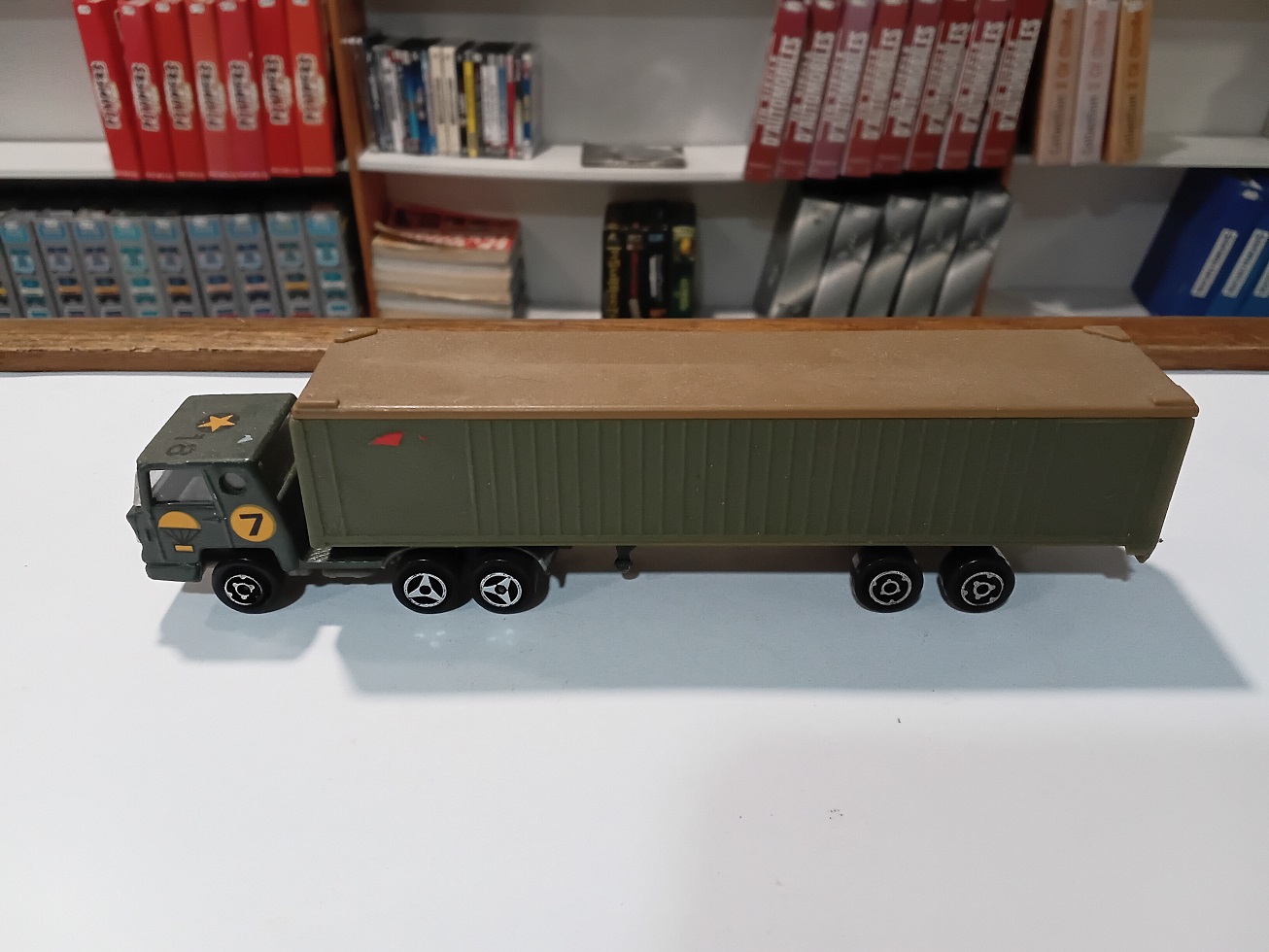 Camion Bernard Militaire Majorette 1/100 - Vins Rouges Harmonieux pour Chaque Occasion Camion Bernard Militaire Majorette 1/100 - Vins Rouges Harmonieux pour Chaque Occasion