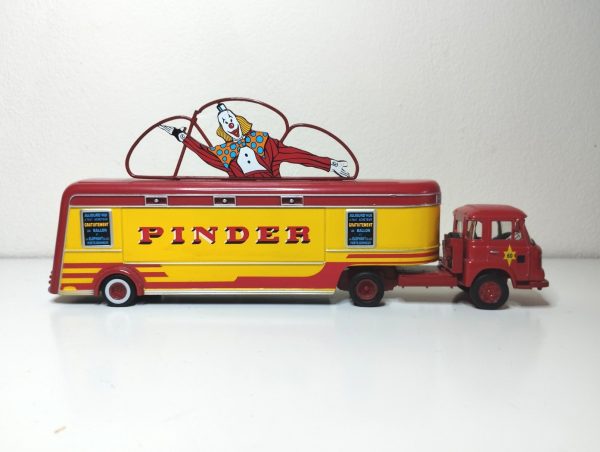 Camion bar du cirque Pinder - Vins Rouges Harmonieux pour Chaque Occasion