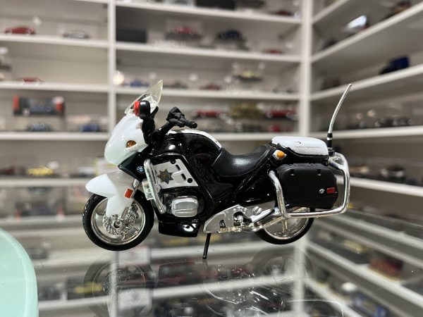BMW R 1100 RT Police 1/18 - Vins Rouges Harmonieux pour Chaque Occasion