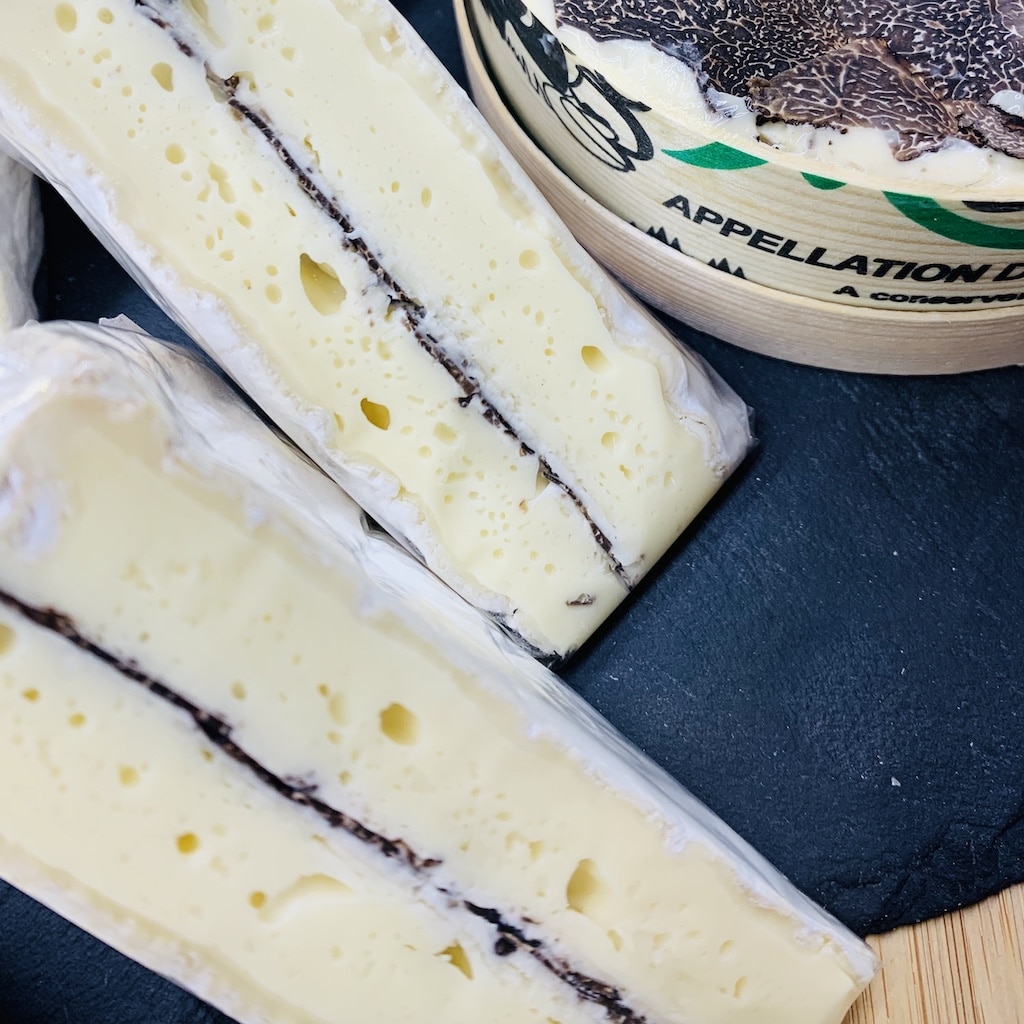 Brie truffé - Vins Rouges Harmonieux pour Chaque Occasion Brie truffé - Vins Rouges Harmonieux pour Chaque Occasion