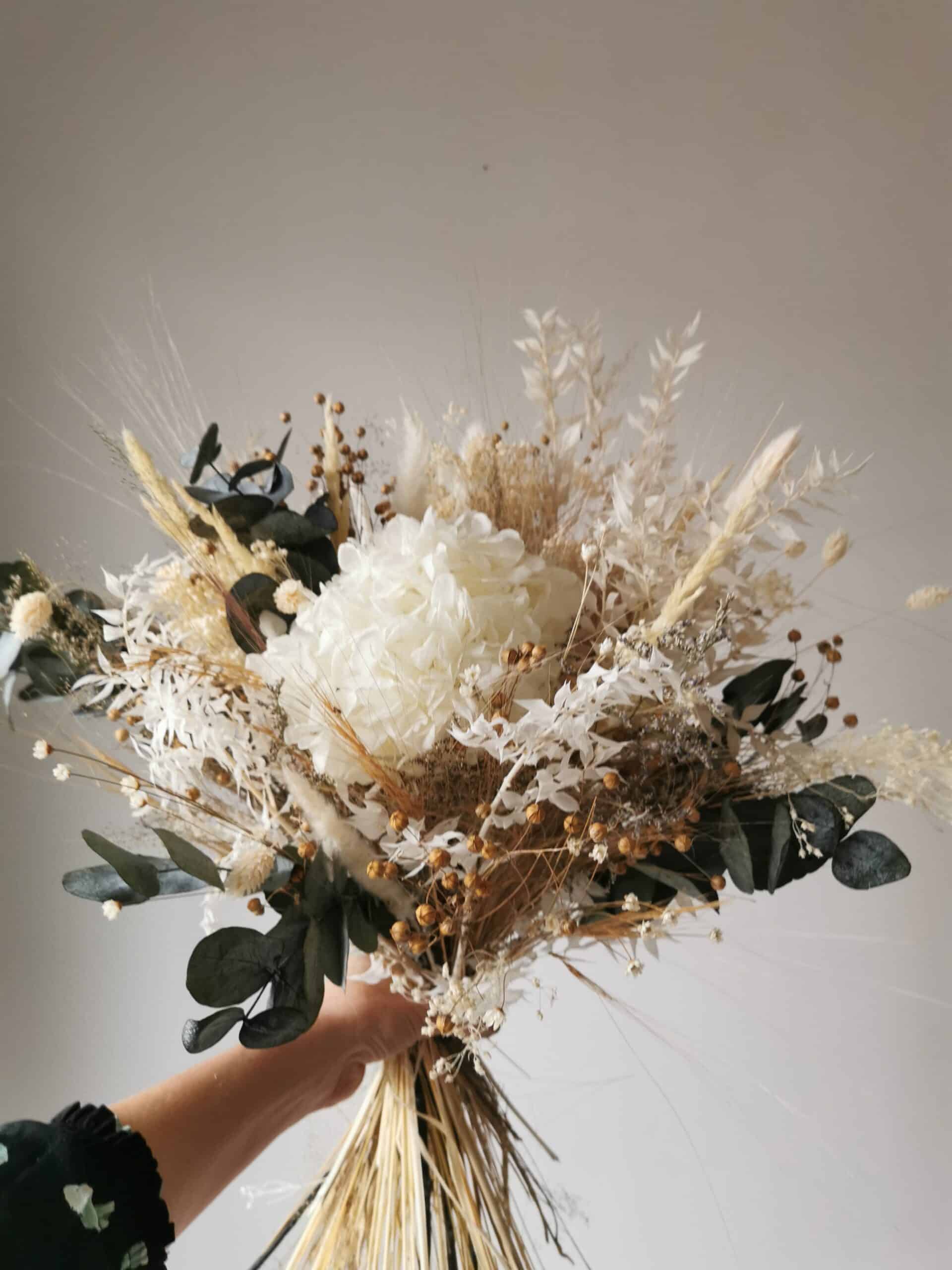 Bouquet en fleurs séchées et stabilisées - Vins Rouges Harmonieux pour Chaque Occasion Bouquet en fleurs séchées et stabilisées - Vins Rouges Harmonieux pour Chaque Occasion