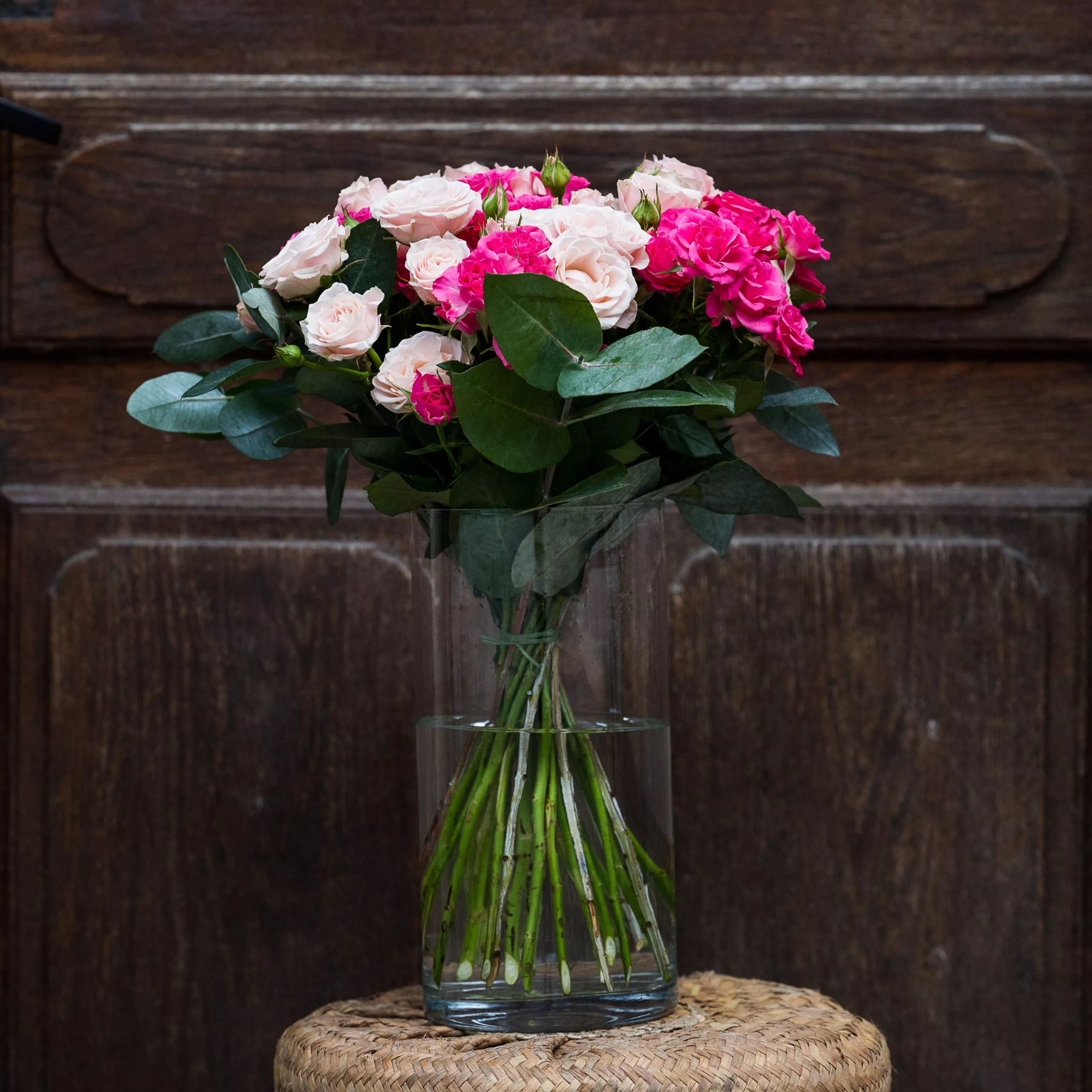 Bouquet de Roses Roses Branchues - Vins Rouges Harmonieux pour Chaque Occasion Bouquet de Roses Roses Branchues - Vins Rouges Harmonieux pour Chaque Occasion