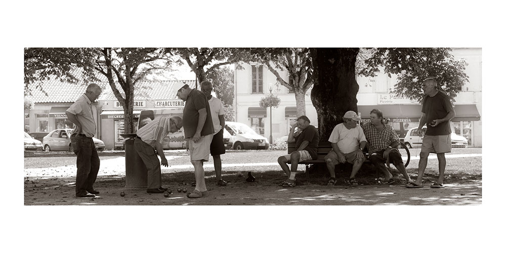 Carte postale – Le moment de pétanque - Vins Rouges Harmonieux pour Chaque Occasion Carte postale – Le moment de pétanque - Vins Rouges Harmonieux pour Chaque Occasion