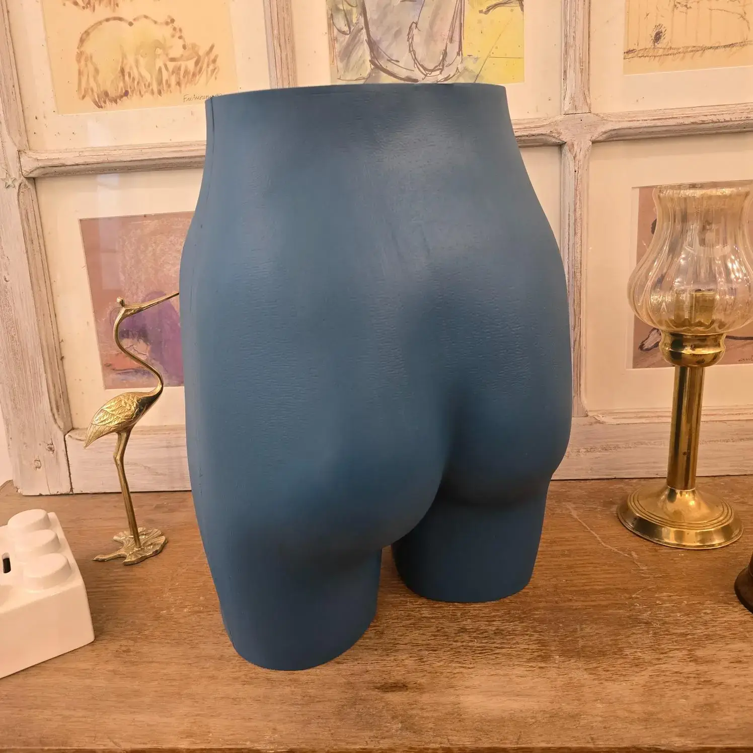 Bas de mannequin bleu – sculpture design upcyclée – pièce unique déco - Vins Rouges Harmonieux pour Chaque Occasion Bas de mannequin bleu – sculpture design upcyclée – pièce unique déco - Vins Rouges Harmonieux pour Chaque Occasion