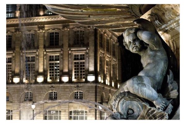 Carte postale – Fontaine de la Bourse à Bordeaux - Vins Rouges Harmonieux pour Chaque Occasion
