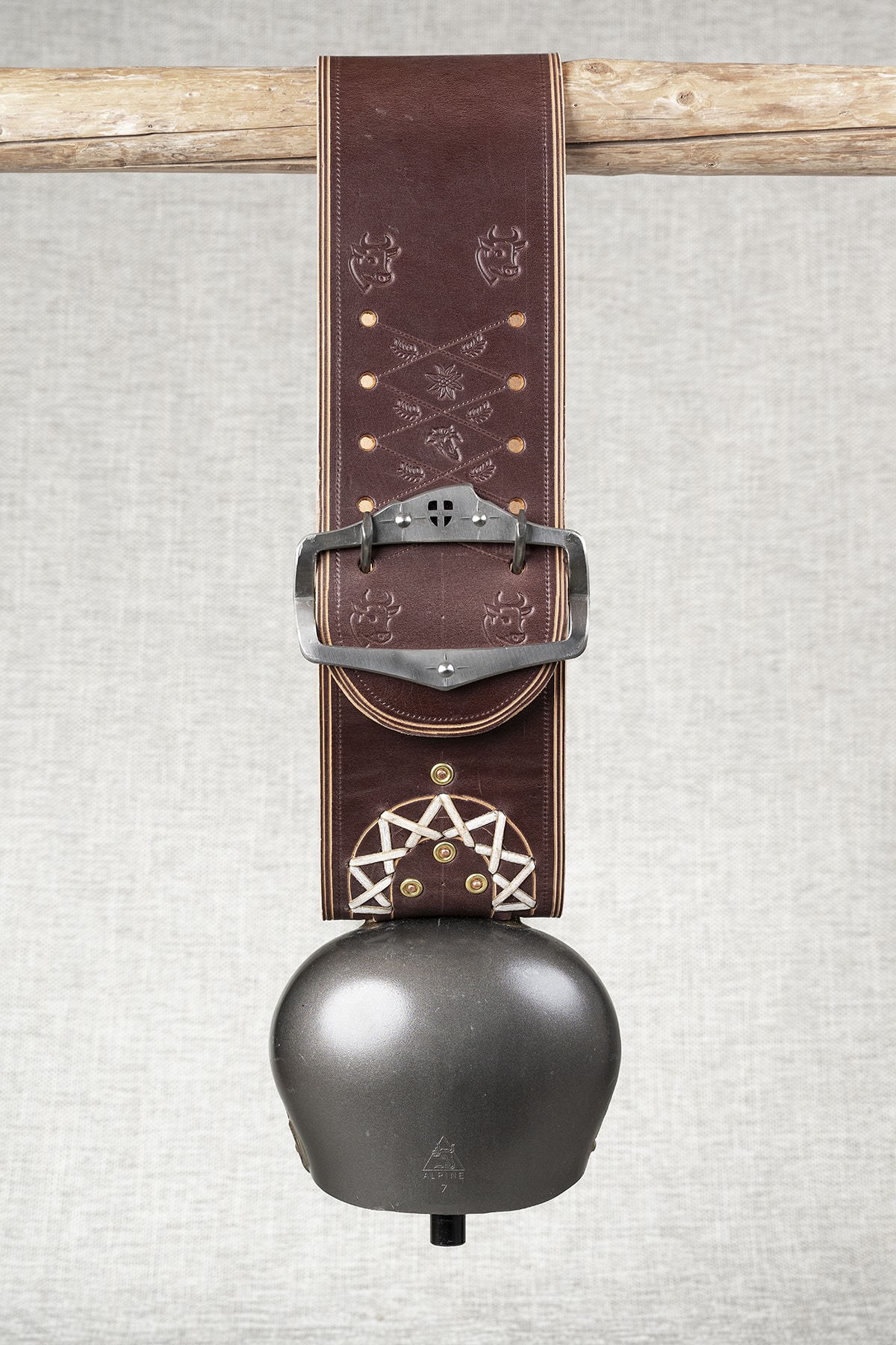 Alpine n°7 avec collier cuir - Vins Rouges Harmonieux pour Chaque Occasion Alpine n°7 avec collier cuir - Vins Rouges Harmonieux pour Chaque Occasion