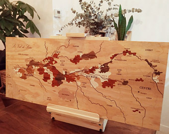 Carte Val de Loire en bois naturel XL 88×38 - Vins Rouges Harmonieux pour Chaque Occasion Carte Val de Loire en bois naturel XL 88×38 - Vins Rouges Harmonieux pour Chaque Occasion